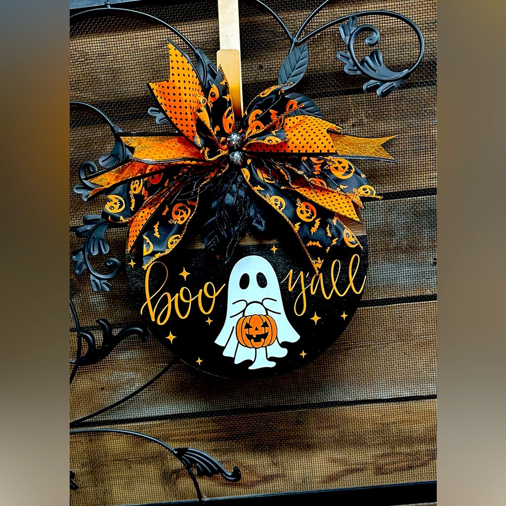 Very cute Halloween door wreath